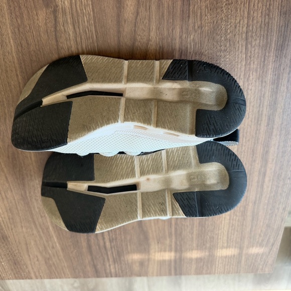 On Running On Cloudeasy, Undyed-White/Black - Picture 7 of 7